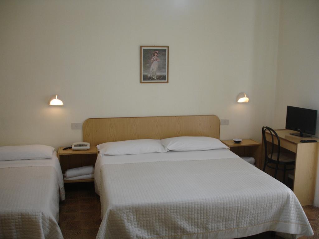Hotel La Rusticana Джардіні-Наксос Номер фото